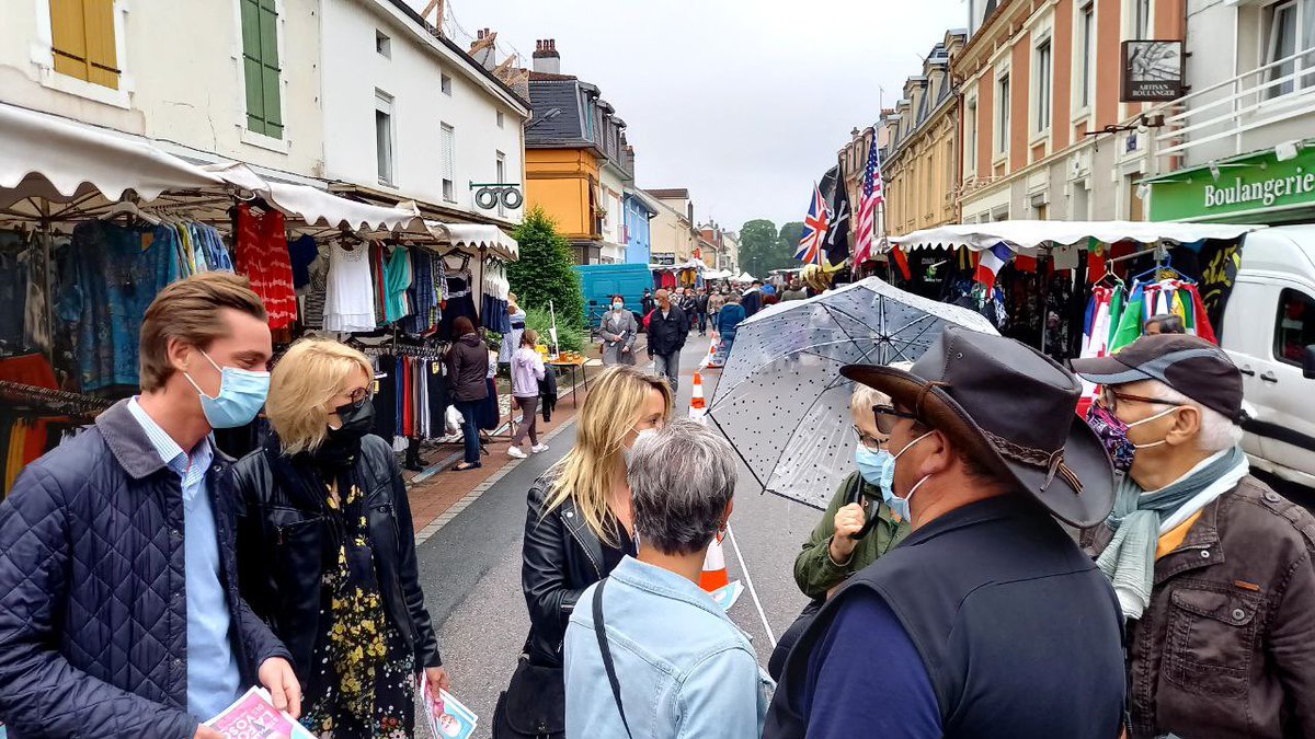 StphaniePOIRIE8's tweet photo. Une mobilisation fantastique dimanche à la braderie de #Capavenir Vosges. Très bon accueil pour ce vent de renouveau que vous souhaitons insuffler !  #Vosges #Klinkert21 #LaForceDeNosTerritoires https://t.co/I2PC46HXlV