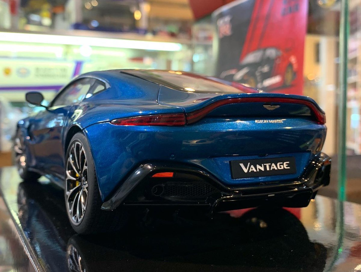 littlelegard's tweet image. 本日の入荷です！ご案内遅れて申し訳ございません😊

#minigt #autoartmodels #crown120 #mercedesbenz300sel #astonmartinvantage