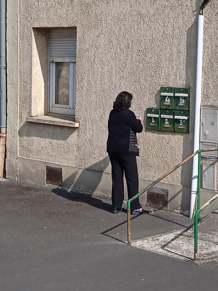 cantonsedan1's tweet photo. Cantonales 2021. Dimanche tractage dans la bonne humeur. 

Sedan 1 avec Sonia Eloy, Bertrand Bonhomme, l'équipe du Centre droit et des Républicains. 
 
Merci à toutes les personnes que nous avons rencontrées hier, ça fait vraiment plaisir de discuter avec vous. https://t.co/mGpygXba9y