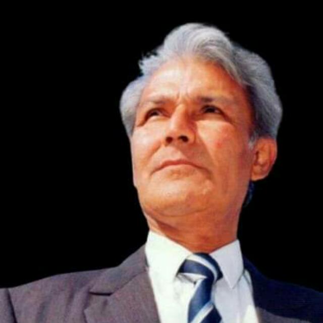 Gulabkumar21's tweet photo. اسان جو تاريخ سان وچن ڪيل آھي ته اسان جا مڙھ ۽ مردھ جسم ڀلي مٽيء جي مڻن ھيٺان دفن ٿيل ھجن پر ھڪ ڏينهن بالآخر سنڌي قوم ضرور فتح حاصل ڪندي 
رسول بخش پليجوـ   ھن ڏيه جو بي پناه ڏاهو ماڻهو 
#TributeToRasoolBuxPalijo https://t.co/xajvW97CtS