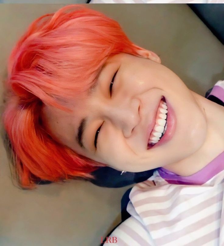 RebecaChSantos's tweet photo. #ARMYSelcaDay #ARSD #BTS_twt 
Basta um sorriso para me fazer feliz! #Jiminie https://t.co/LkxRYkZxN5
