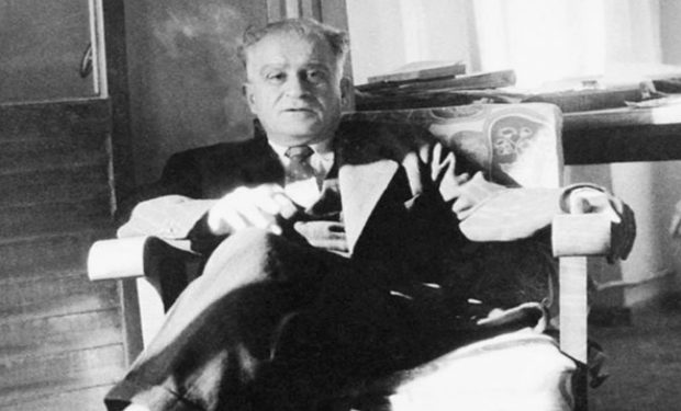 "Cahilsin; okur, öğrenirsin. Gerisin; ilerlersin. Adam yok; yetiştirirsin, günün birinde meydana çıkıverir. Paran yok; kazanırsın. Her şeyin bir çaresi vardır. Fakat insan bozuldu mu, bunun çaresi yoktur."

#AhmetHamdiTanpınar
#MahurBeste