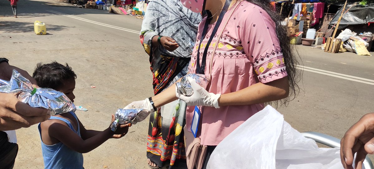 ou_foundation's tweet photo. #oneunityfoundation team is helping as much as they can to provide food, positivity and spread smile.
.
#ngo #charity #nonprofit #education #donate #covid #volunteer #india #love #help #children #support #community #change #fundraising #donation #socialgood #socialwork #giveback https://t.co/j3F4FrsAtz
