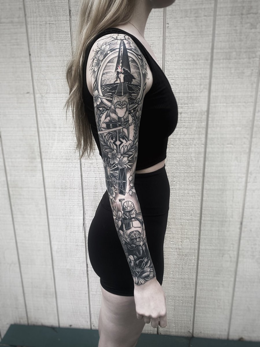 itsbellaxrose's tweet image. here’s better pictures of my star wars sleeve. i’m so excited!