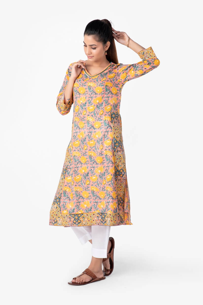 roseshreeone's tweet image. roseshree.com/peelaa-kusumit…
This cotton block print kurta has a yellow color on it base due to which it gives a very glamorous look. 
#BlockPrint #StraightKurta #FashionSummer #Mumbai #Delhi
