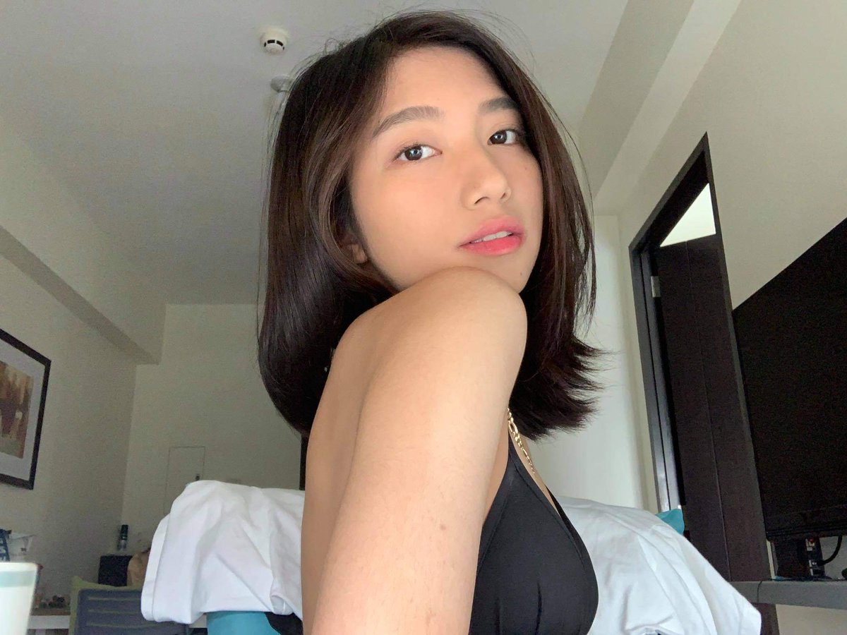 Andreacuack's tweet photo. i just feel like doing some hot gurl sht 🤧😩✊ https://t.co/GrXHjDYDnl
