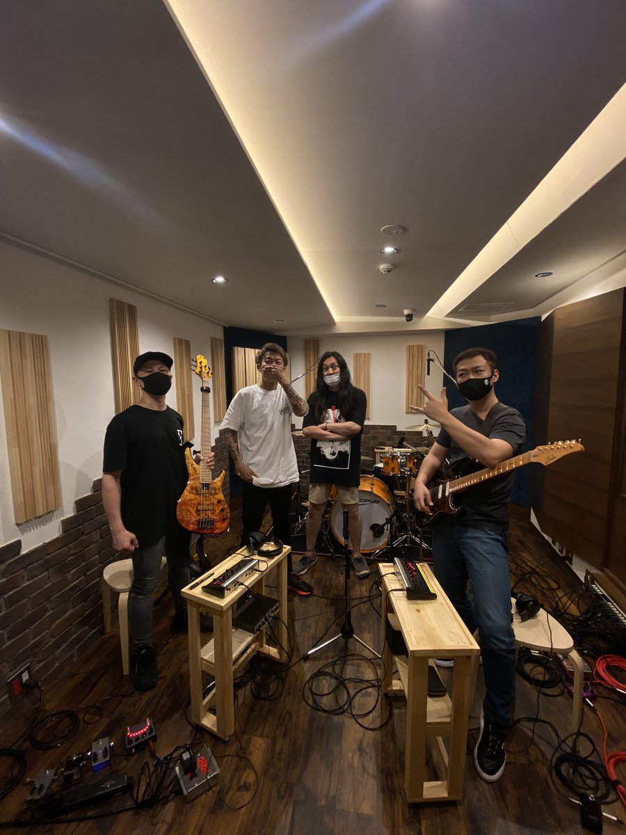 ZePeLi_NYF_bass's tweet image. REC @Version_ST 

@Sesoundwork 
@Jun_cjps 
@yuichiroakaba 
@ZePeLi_NYF_bass 

#versionstudio 
#オクターブミュージック
#ROA
#NYF卍
