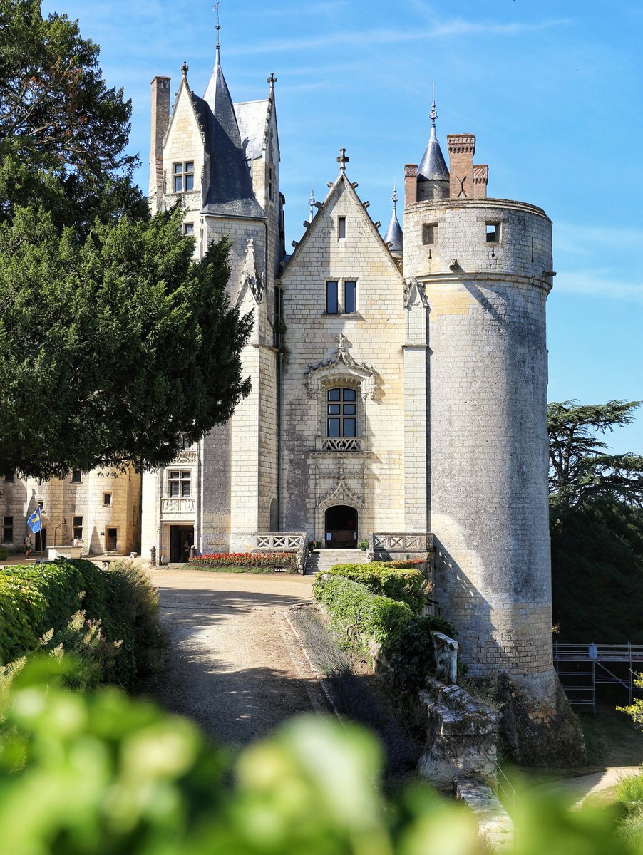 MontreuilBellay's tweet photo. 🔴 𝗖'𝗘𝗧𝗔𝗜𝗧 𝗜𝗟 𝗬 𝗔 𝟵𝟵𝟲 𝗔𝗡𝗦 ✍ | En 1025, Foulques Nerra, célèbre comte d'Anjou, pose la première pierre du donjon de Montreuil-Bellay. 😉 #ilEtaitUneFoisMW #OnceUponAtimeMW
✅ Nous sommes très heureux de participer à la #MuseumWeek ! 😀 #MuseumWeek2021 https://t.co/uwKdwBGJzW