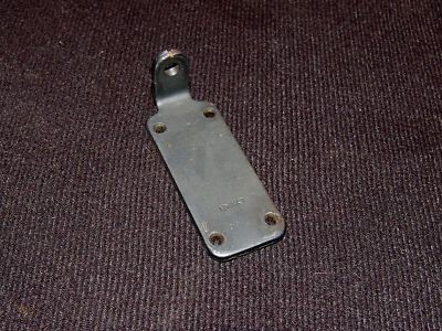 ちなみにこれはM1トンプソンのリアサイト!
M1928トンプソンのリアサイト(2枚目)と比べるとあらゆる意味で簡素になってることがわかる。 