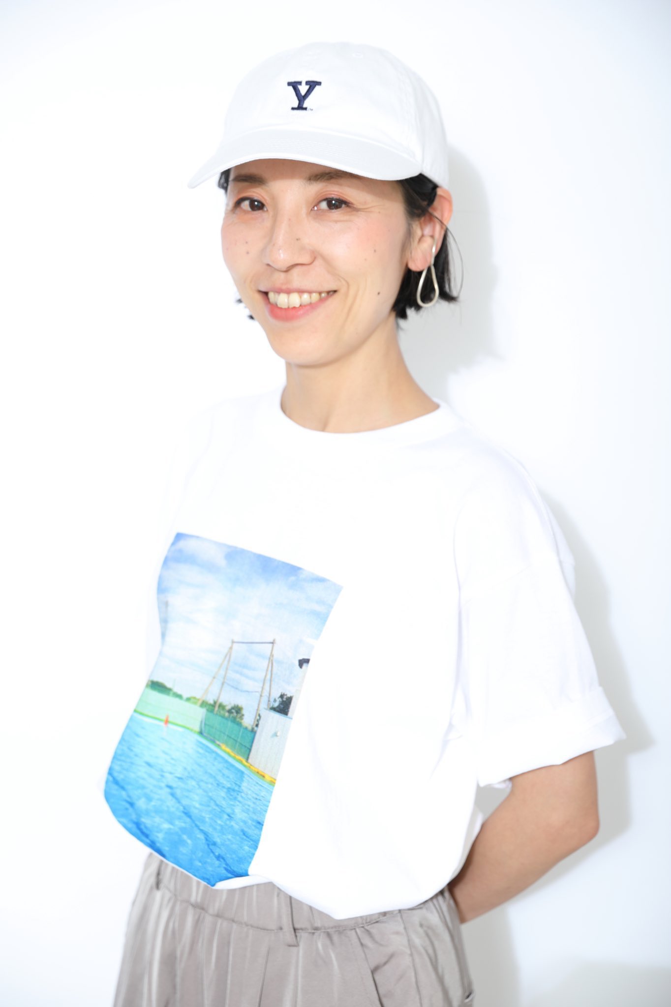 ハンバートハンバート グッズ情報3 最新アルバム 愛のひみつ グッズ 半袖tシャツはネイビーとグレーの2色 涼しい日もまだあるかもしれない白のロンtもご用意しています 大きくて沢山入るマルシェバッグもありますよ T Co Bphopnij18