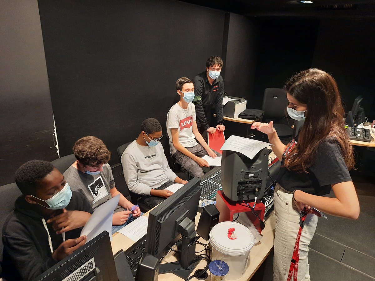 L'actualité et la vie quotidienne vu par les adolescents du <a href="/lyceemaupassant/">Lycée Maupassant 92</a> de Colombes. <a href="/InterClass_/">InterClass'</a> tournage 3 en cours. La mixité, thème central retenu par ces jeunes du 92 réunis autour de <a href="/christinemoncla/">christine moncla</a>. A écouter cet été sur <a href="/franceinter/">France Inter</a>