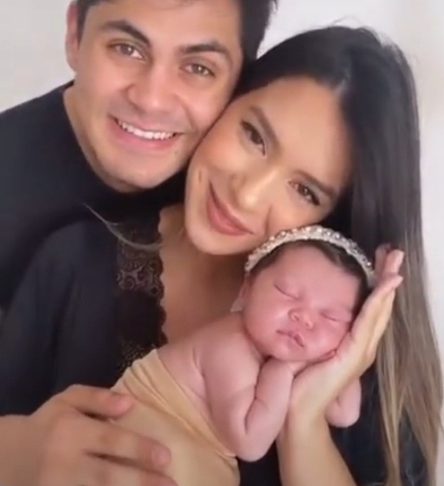 votalhada's tweet photo. Lucas Veloso mostrou nas redes sociais a filha, Lua Maria, pela primeira vez desde o nascimento da pequena, no domingo (30).
https://t.co/QTI40w98lo
#Noticia #Noticias #LucasVeloso @Votalhada https://t.co/YhcKDWIMGa