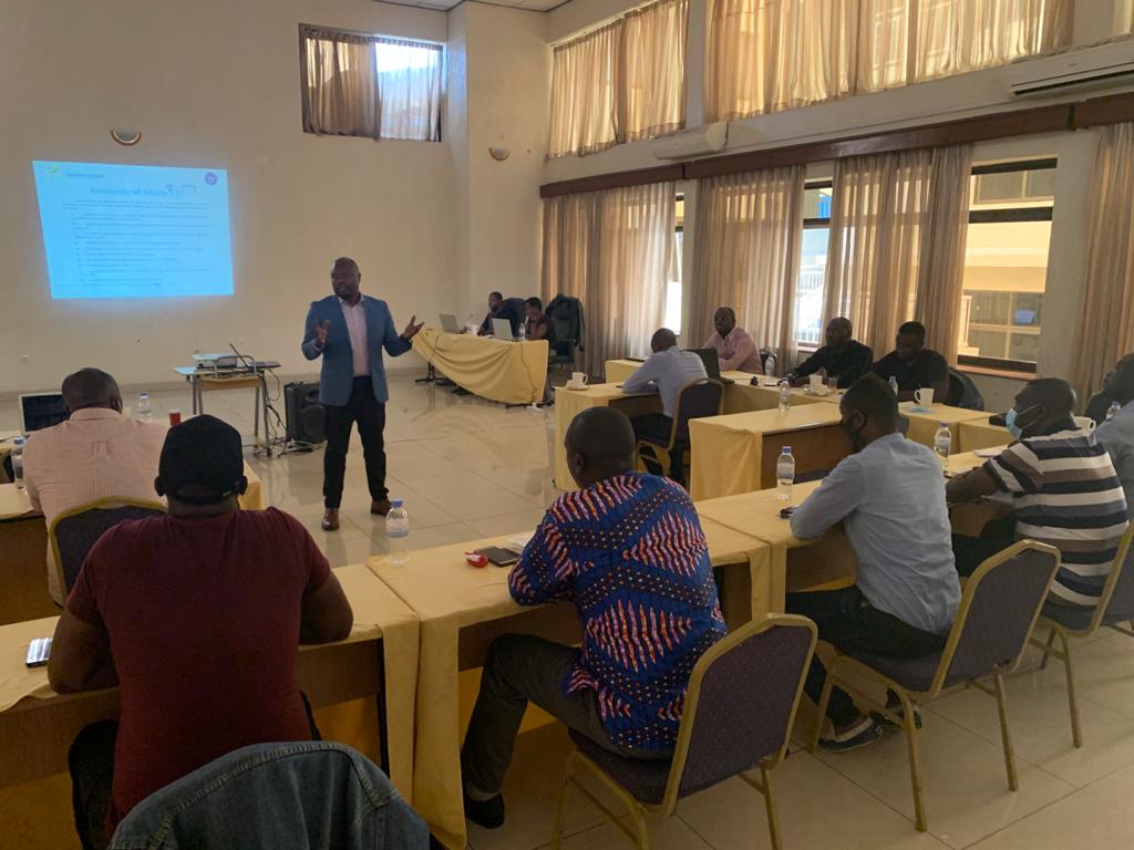TradePortalRw's tweet photo. Last week the #RwandaTradePortal completed a sensitisation campaign for https://t.co/v4EtR7hiQn and data collection in Musanze district and at the Cyanika border. Thanks to @eacmarkup for facilitating this crucial exercise. https://t.co/1zlL5EcYLj