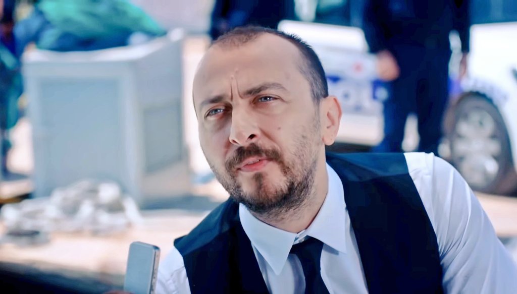 Üzüntüden şundan bundan Ali Atay beyciğimin sezon finalineki karizmasına değinmeye fırsat olmamıştı..
😏😎🔥❤️👍

SELİM KARA KARİZMASI 💥
#AliAtay #SelimKara #SonYaz 😎🖤