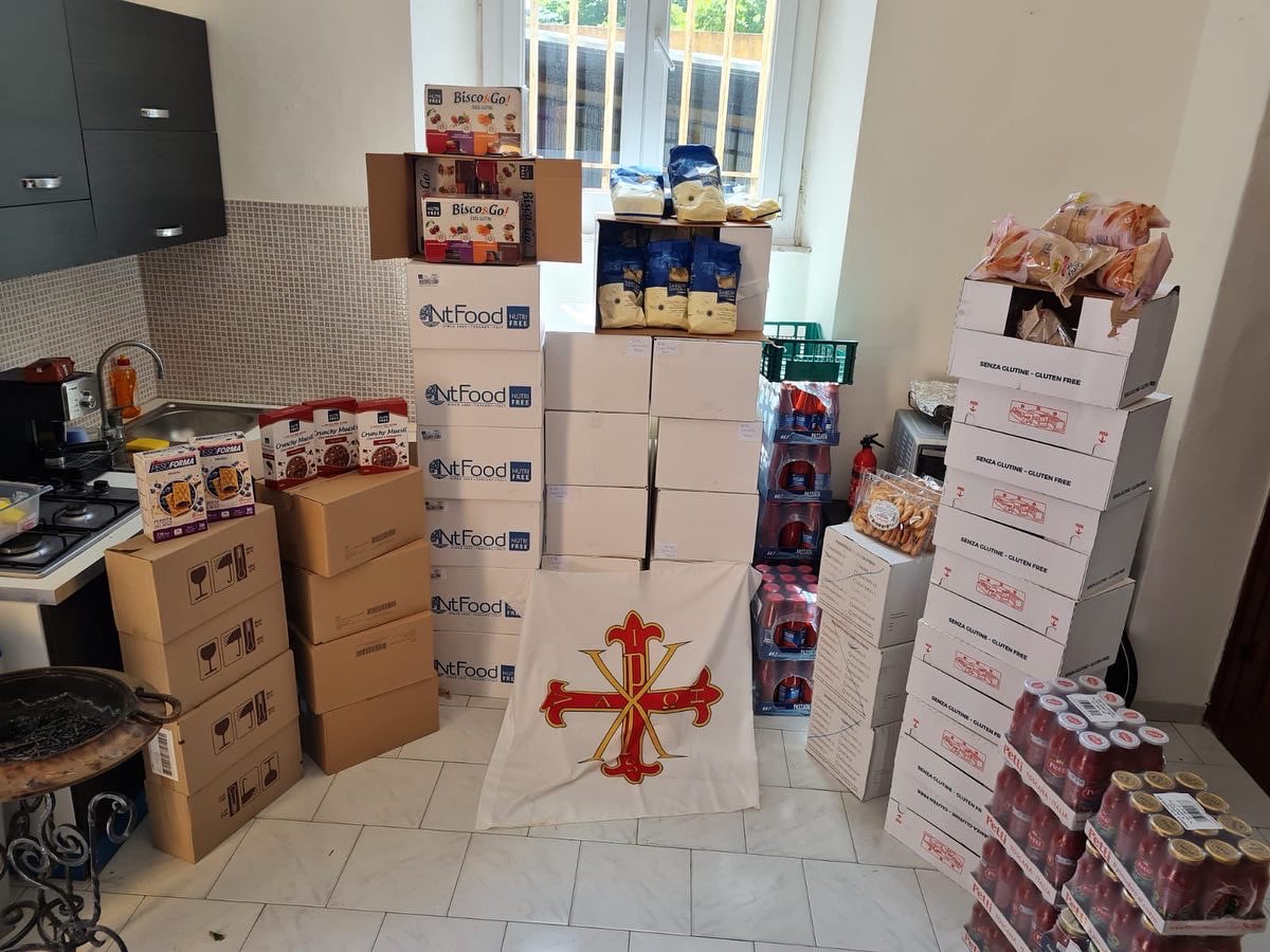 SMOCSG_Toscana's tweet image. Livorno, 05 giugno 2021 - briciole di salute. Con la Protezione Civile di Chiesina Uzzanese donazione alla Chiesa di Santa Maria del Soccorso di vari generi alimentari di prima necessità per le famiglie più bisognose.
#solidarietà 
#constantinianorder
