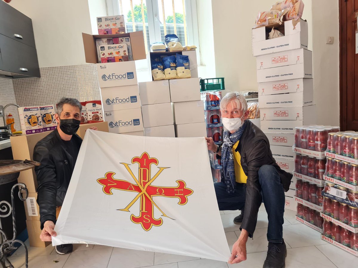 SMOCSG_Toscana's tweet image. Livorno, 05 giugno 2021 - briciole di salute. Con la Protezione Civile di Chiesina Uzzanese donazione alla Chiesa di Santa Maria del Soccorso di vari generi alimentari di prima necessità per le famiglie più bisognose.
#solidarietà 
#constantinianorder
