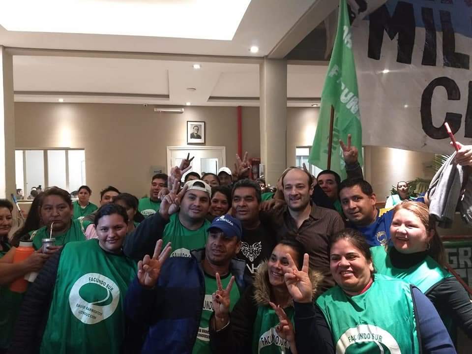 SurFacundo's tweet photo. Desde la agrupación Facundo Sur queremos desearle un feliz cumpleaños a una gran compañera comprometida con la organización, con una gran labor militante y una dirigente con todas las letras.... Que disfrutes tu dia junto a amigos y familiares.

!!!FELIZ CUMPLE LAURA GONZALEZ!!! https://t.co/3odec75f6K
