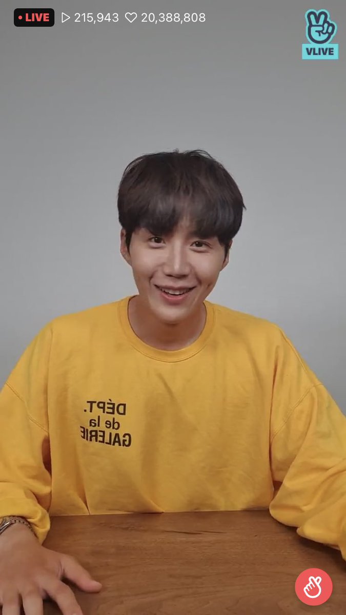 seonhonoh's tweet photo. Kim Seon Ho VLIVE. #7thJune2021 #everyoneishappy #andthatstrue #imhappier https://t.co/NvRYE25Y8E