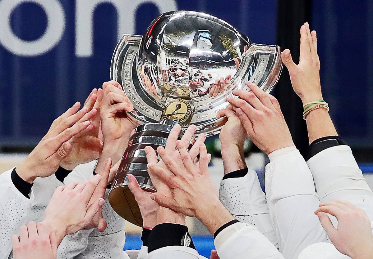 Wir blicken auf eine sehr erfolgreiche #EishockeyWM zurück: 870.000 Zuschauer im Schnitt haben die zehn deutschen Livespiele <a href="/SPORT1/">SPORT1</a> verfolgt, dabei wurde 7-mal die Millionenmarke in der Spitze geknackt. Neuer Allzeit-Rekord sind die Marktanteile von 5,4% (Z3+) &amp; 9,5% (M14-59).