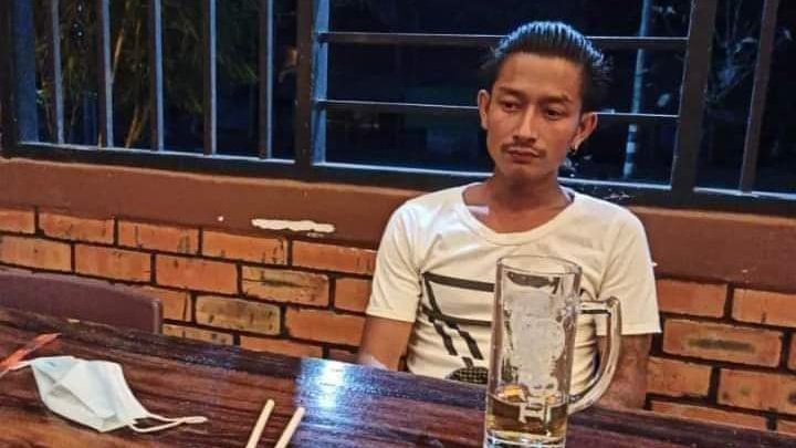 MilkTeaMM_MTAM's tweet photo. At around 7:00 pm on June 6, Junta terrorists abducted a man in the photo in the Pakhan ward of ​​#Hinthada, Ayeyarwady Region. The cause of his abduction is not yet known.
#June7Coup
#WhatsHappeningInMyanmar
#MilkTeaAlliance https://t.co/98wQlkzCz9