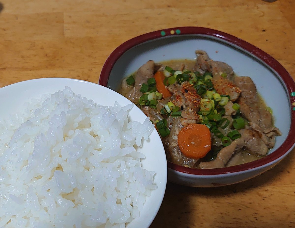 #お夕飯なのだ
今日はもつ煮を作ったのだ
七味最高なのだ…