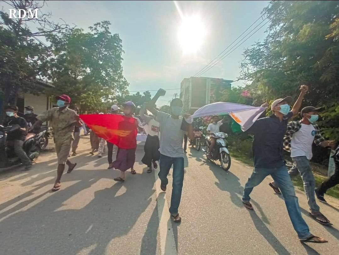 Students Union Strike in Mandalay took the streets in defiance of military dictatorship this evening. #June7Coup  #WhatsHappeningInMyanmar