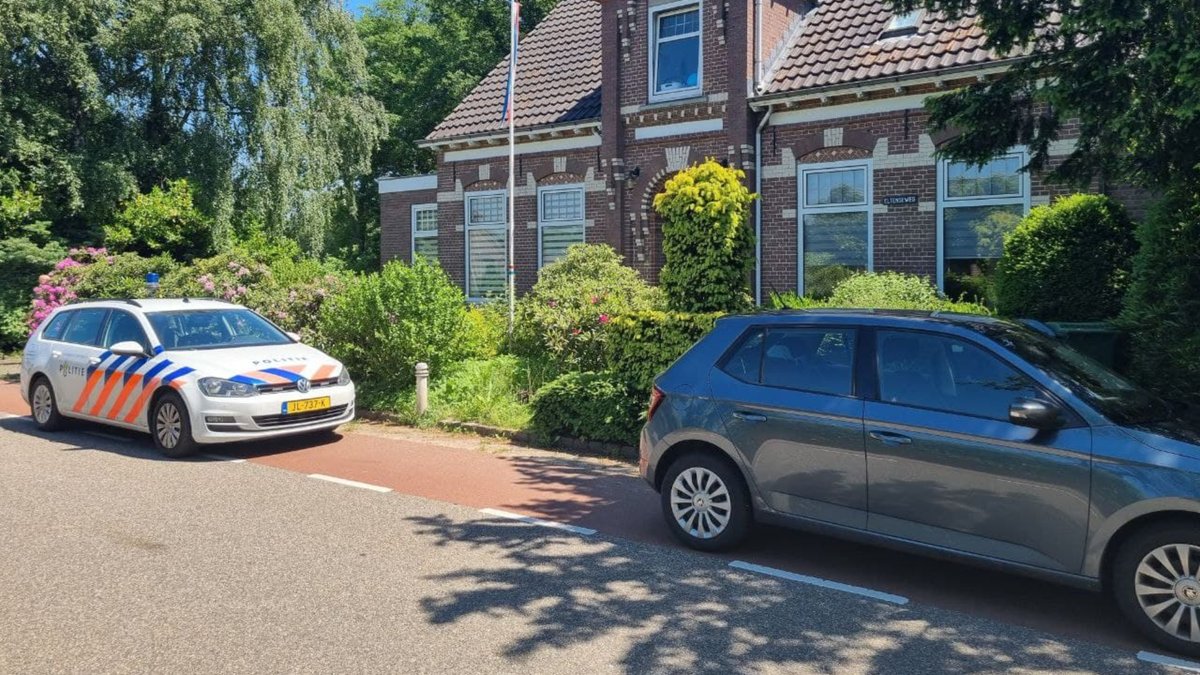 Arrestatieteam valt drugslab binnen in Beek, bewoner aangehouden..