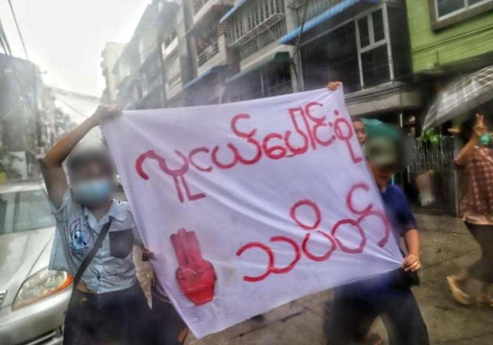 Generation Z youths in SANCHAUNG, Yangon marched in the rain to protest against military dictatorship.

#June7Coup #WhatsHappeningInMyanmar #MilkTeaAlliance
