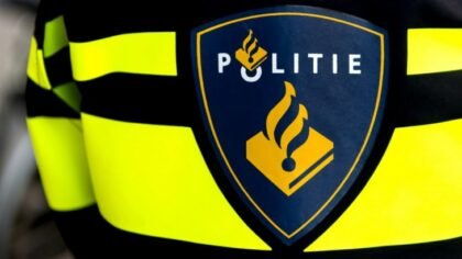 Plofkraak bij Jan Linders in Helmond, politie doet onderzoek  .
