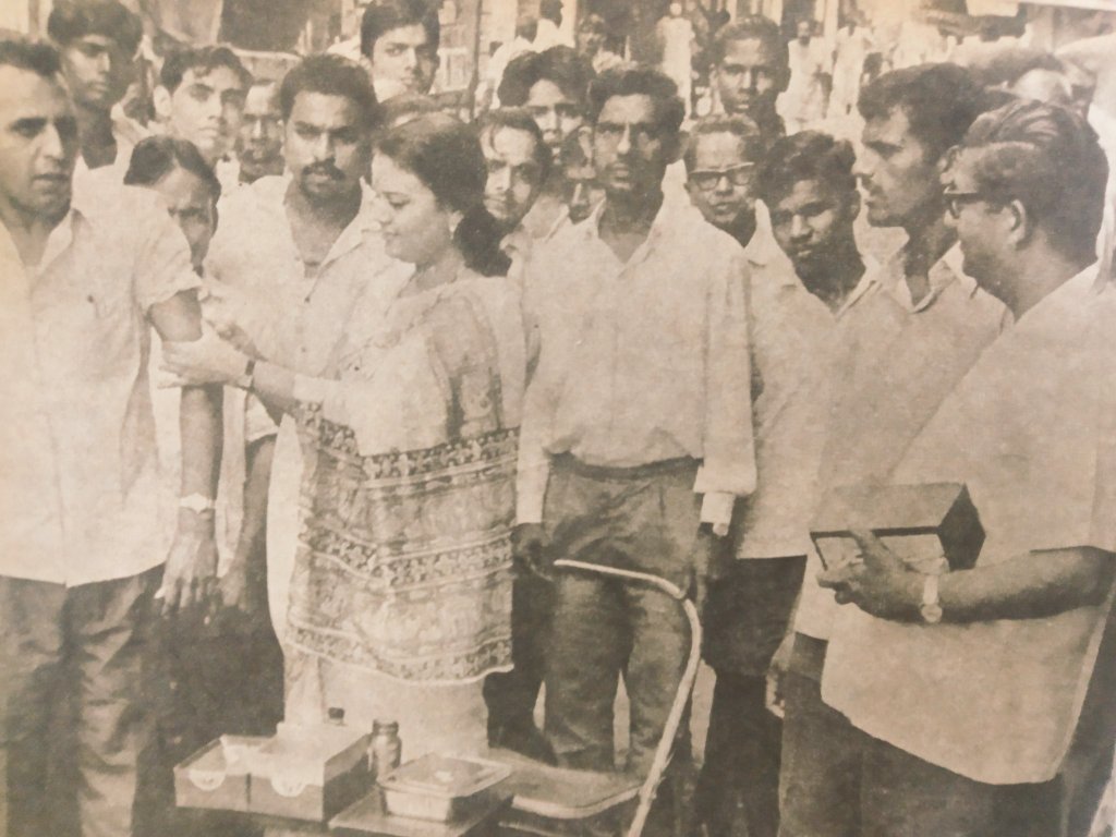 IndiaHistorypic's tweet photo. 1890s / 1950s / 1970s ::

Vaccination Drive In India https://t.co/fesxV0Bxlr