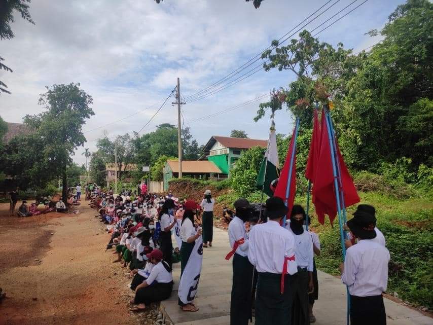 LeeDam_3's tweet photo. Our people will protest day and night until the fall of the military dictatorship. 

This scene is an anti-military protest in Auk Yephyu Village, Longlone Tsp. 

#June7Coup
#WhatsHappeningInMyanmar https://t.co/24hjIcWrv6