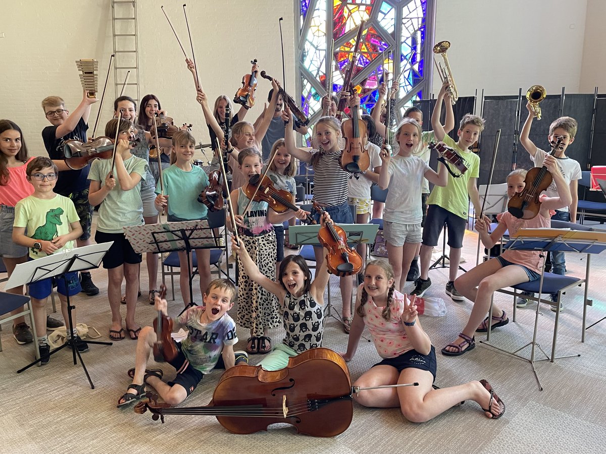 BplusC's tweet image. 🥳 Vanaf 5 juni mag er weer kunst- en cultuur beoefend worden in groepen voor alle leeftijden! Dit betekent dat een orkest samen kan repeteren. Ook de beeldende- en danscursussen met volwassenen kunnen weer van start.
#kunst #cultuur #bplusc #leiden
Foto: Rinze van der Paal