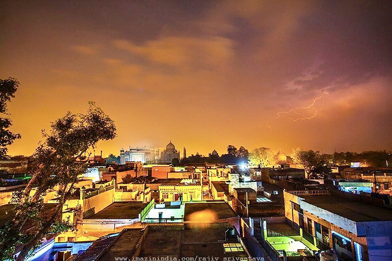 rajiv_imazinind's tweet photo. #TajMahal #Agra #UttarPradesh #India #IncredibleIndia #UNESCO #History #ThePhotoHour #StormHour #Lightning #PhotoOfTheDay #Travel #Photography #Architecture #Condenast #GoThere #Monuments #DekhoApnaDesh #LPIndia #tripto #taschen #ImazinIndia #rajivsrivastava @tourismgoi @CNTIndia https://t.co/Omortz6nfP