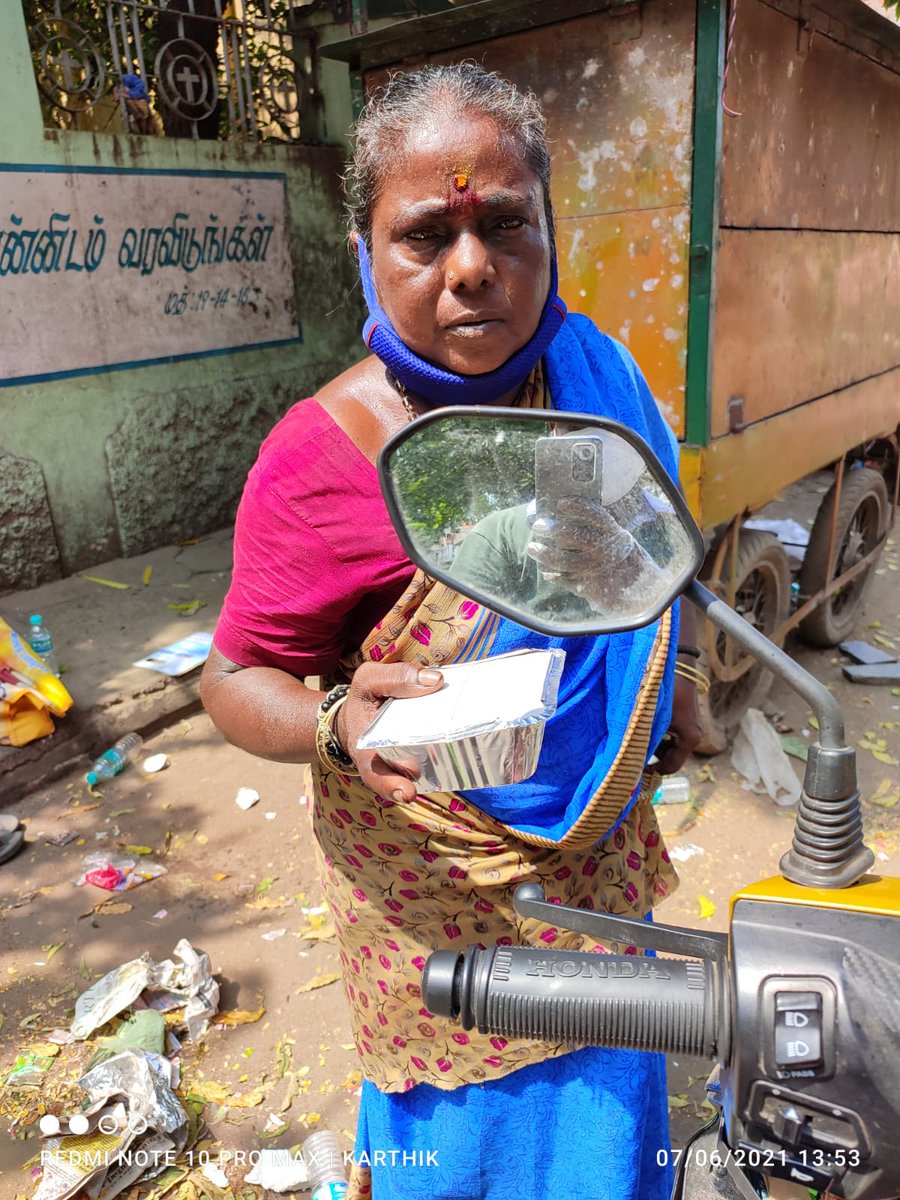 SMACK_TWA's tweet photo. *நாள் : 17*

இல்லாதவற்கும் இயலாதவற்கும் இலவச உணவு வழங்கும் நிகழ்வு. 
இன்று 30 பேருக்கு மதிய உணவு வழங்கப்பட்டது❤️🤝🏻
@SMACK_TWA

இடம் :  பூம்புகார் நகர் சந்திப்பு.. 

சாப்பாடு: பிரிஞ்சி சாதம். 

அன்பளிப்பு: *Mani Tiruvotriyoor*🙏🏻❤️

*SMACK TEAM*❤️🤝🏻 https://t.co/Ji99opZrcp