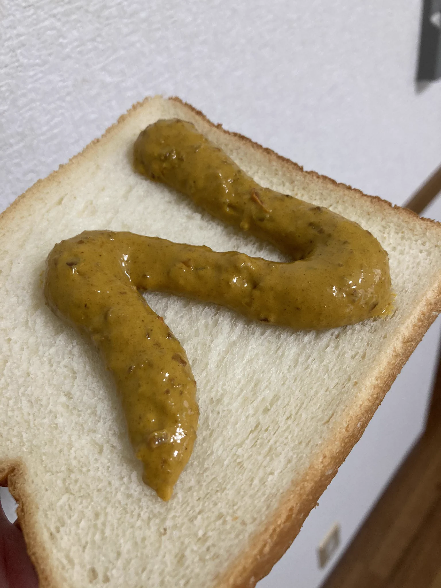 キューピー「パン工房」のカレー味！パンに塗る時の見た目が何とも言えないw