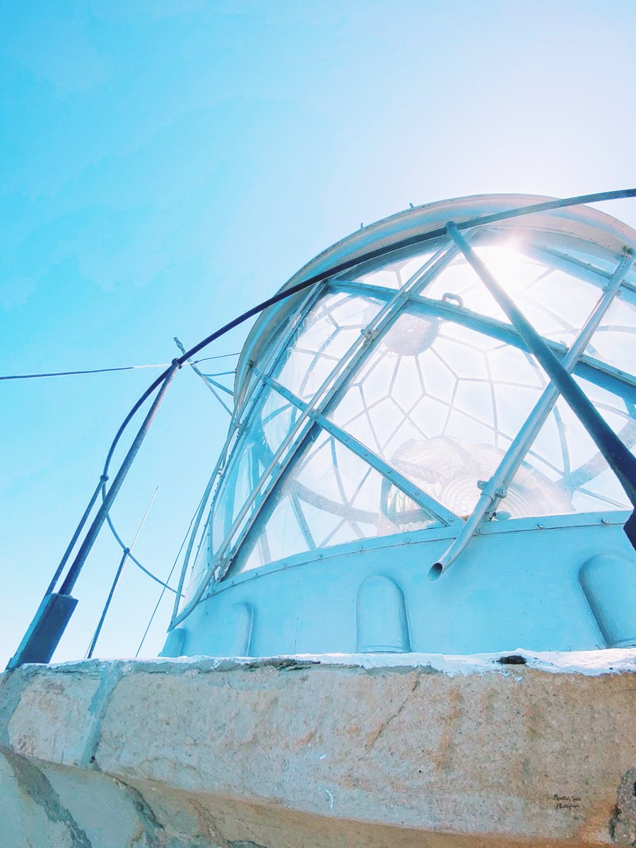 Petiscosgalegos's tweet photo. - Es un faro de recalada que debe tomarse como referencia para llegar a Sevilla por el río Guadalquivir.
- Su torre hueca alberga una escalera de caracol con 322 escalones.
#ChipionaNatural #CadizQuiereVerte https://t.co/Bl80uxB06v