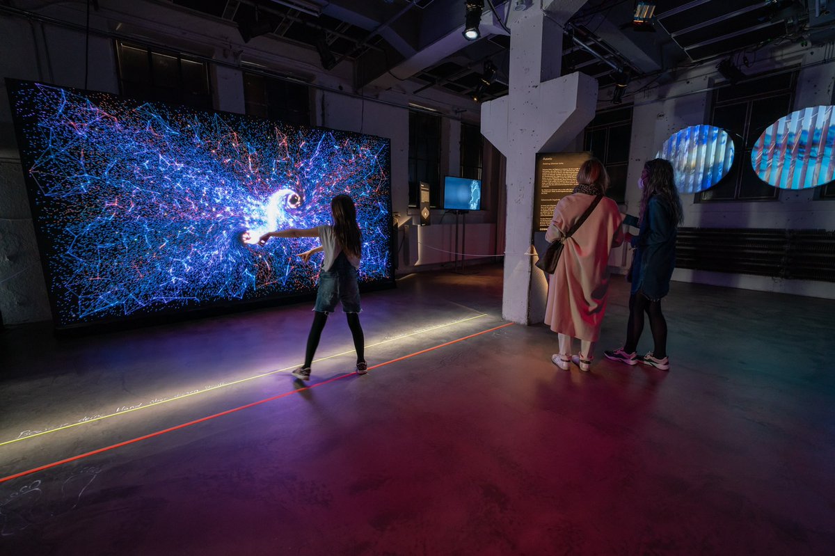 _cgasteiger's tweet photo. Danke für eine tolle Cosmic Hive Ausstellung! #CosmicHive #nanuku #wearevideo #bettymü @PATHOSmuenchen (c)Sara Kurig, Miki Kuschel https://t.co/AibgDsXuNP