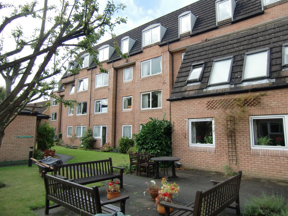 Girlings's tweet photo. Situated in a pleasant residential area, Homeworth House benefits from a most convenient location with many amenities and facilities close by. We have a one bedroom first floor apartment available now, follow the link for more information - https://t.co/JGxTynx4j4 https://t.co/Jgo0LiZ94R