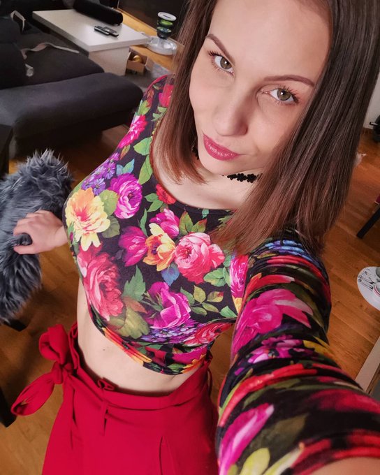Flower Power 💐  Geilen Start in die neue Woche 🌸 #Marywet #selfie #brunette #flowers #flowerpower #weekstart<a href="/tag/selfie"class="tags"><span>#selfie</span></a><a href="/tag/brunette"class="tags"><span>#brunette</span></a><a href="/tag/flowers"class="tags"><span>#flowers</span></a><a href="/tag/monday"class="tags"><span>#monday</span></a><a href="/tag/flowerpower"class="tags"><span>#flowerpower</span></a>