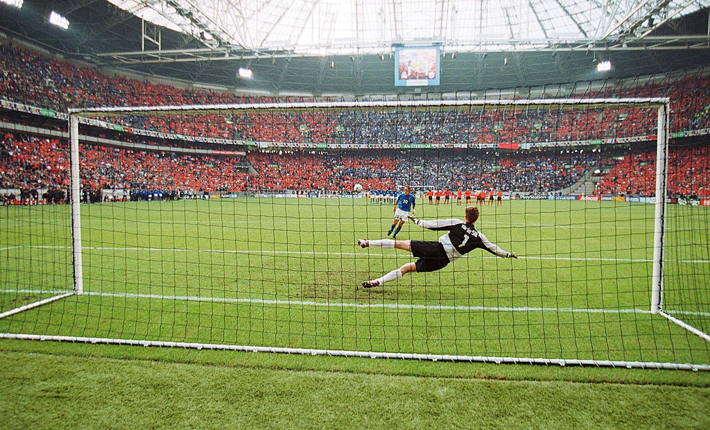corgiallorosso's tweet photo. #Europei, #Totti scherza e provoca sui social: “Ma gli olandesi rosicano ancora per il cucchiaio?” (VIDEO) 

https://t.co/C1fPEcp4Jy https://t.co/RwabmmIGaA