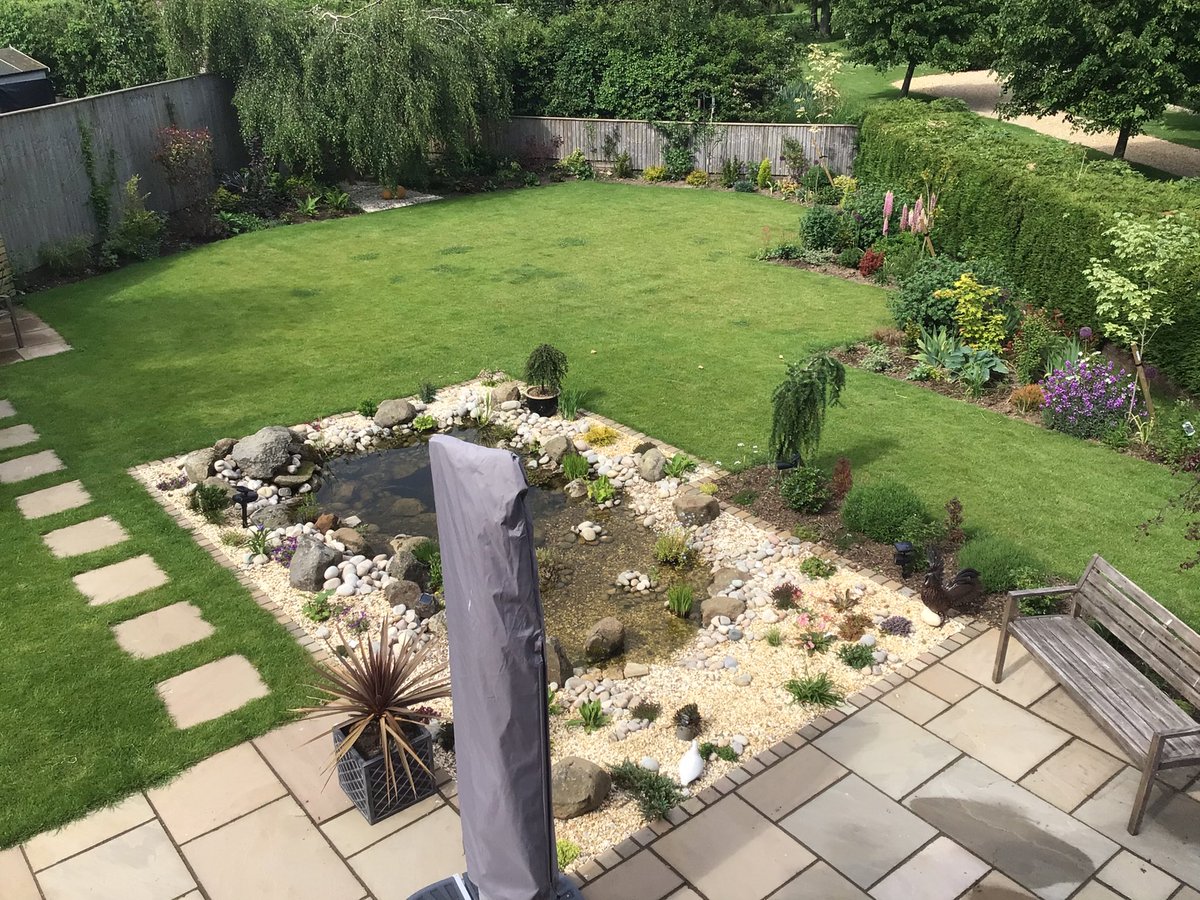 Melonarti's tweet photo. #mygardenworld From this..to that in one year. Feeling rather pleased with myself! #lockdownbenefits https://t.co/UX4c4NIqYO