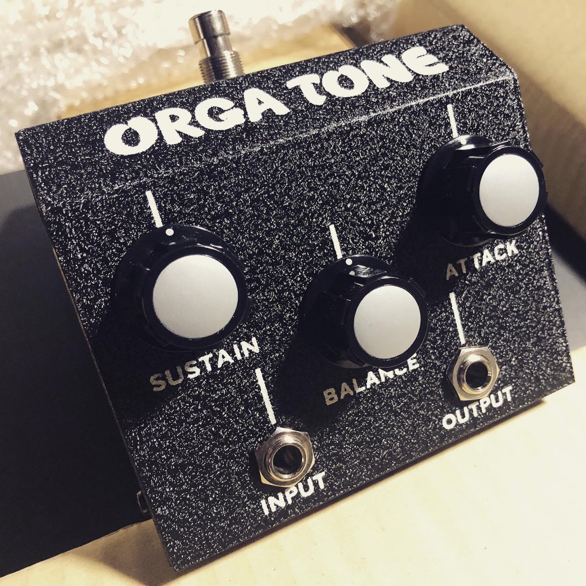 あの“ELKA Dizzy Tone”を再現したファズ！ 「Organic Sounds ORGA TONE
