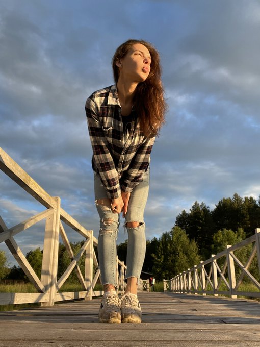 Had a beautiful walk yday with my cute sausage dog🥰😋😜 https://t.co/knwz65l6im<a href="/tag/clip"class="tags"><span>#clip</span></a>