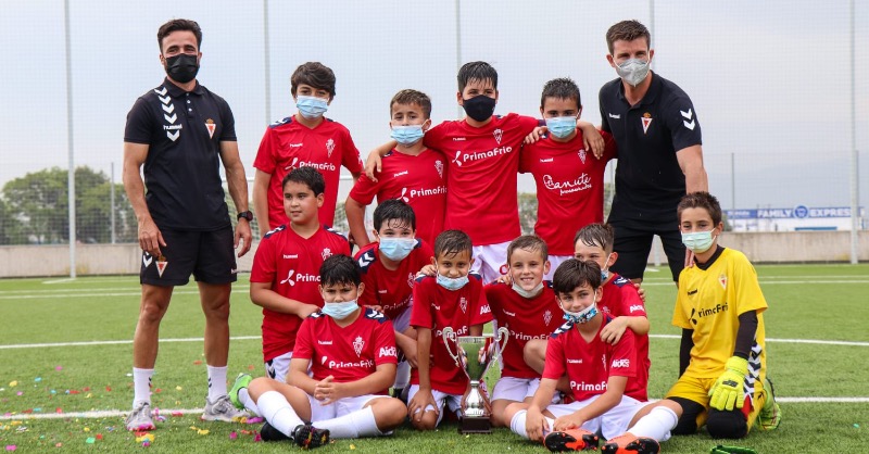 realmurciacfsad's tweet photo. #FactoríaGrana | 🏆 El Alevín C se proclama campeón de liga 2020/2021.

💪 ¡Enhorabuena campeones! 

⭐️ Equipo patrocinado por @PrimafrioSL