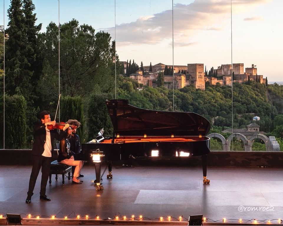 🎼 La recta final del Festival Tocando las estrellas, patrocinado por Fundación Caja Rural Granada,  nos dejó estas instantáneas desde el auditorio La Chumbera: música, atardecer y la Alhambra. Gracias <a href="/ambrosiovalero/">Ambrosio Valero, Pianist</a>  y <a href="/aytogr/">Granada Ciudad</a> por organizar citas musicales con tanta solera.