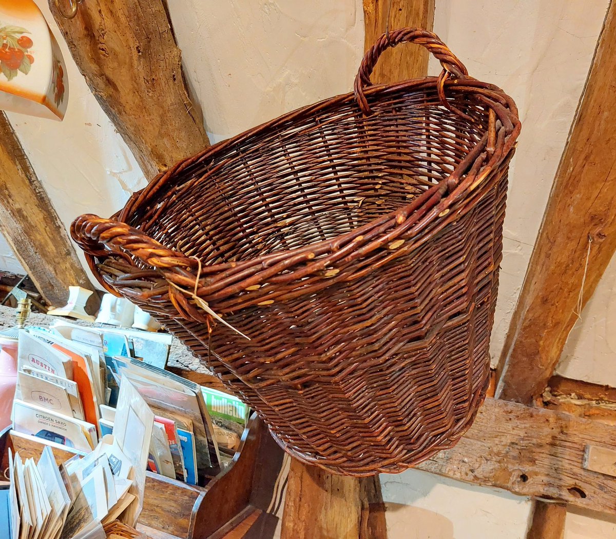 eversleybarn's tweet photo. #logbaskets #vintagebaskets #pinechestofdrawers #frenchtapestry #judismithantiques #eversleybarnantiques https://t.co/Ary9IwT0Co