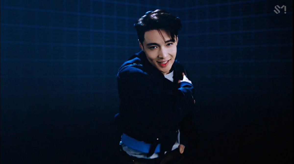 _slideintomydm's tweet photo. It's an upbeat song but when Yixing appeared, i guess we all cried.

#EXO_DFTFOutNow 
#ToEXOPlanetAndBeyond 
#DONT_FIGHT_THE_FEELING
 @weareoneEXO @layzhang https://t.co/pL3WT8c573