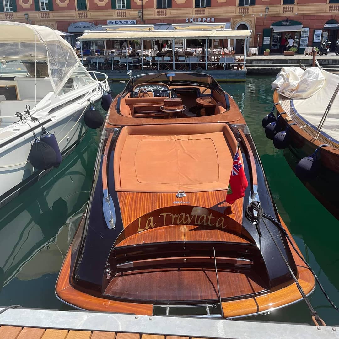 _QualityYachts_'s tweet photo. Elegantes, sexys, tan italianas ... las embarcaciones aerodinámicas @rivayacht son conocidas en todo el mundo náutico por su extraordinaria calidad y diseño inolvidable.
-
#rivayacht #ferrettigroup #yates
#yates #lanchas #yacht #barcos #yate #marina #mar #yachts #boat https://t.co/HrFrmN6kZX