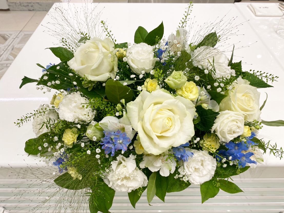 hanaman1111's tweet photo. 6月6日に結婚式がありました🌸
カラフルでこちらまで元気が貰えます☀️
夏の暑さが続いておりますが毎日頑張りましょう✧٩(๑❛ᗨ❛๑)✧
 #結婚式  #婚礼  #お花好きさんと繋がりたい  #カーネーション  #バラ #トルコキキョウ  #アルストロメリア  #ヒペリカム  #かすみ草  #デルフィニウム https://t.co/91H3x5o4R3