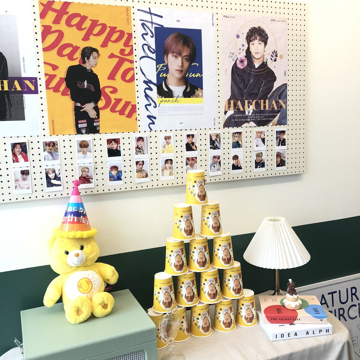 1day1fullsun's tweet photo. #해찬이와_시즈니_스물두번째파티

운 좋게 선착에 들어서 콜북 받았는데 스페셜 포카에 당첨돼서 아크릴도 받았어요!! 진짜 예쁜 마카롱은 안 살 수가 없었습니다 뿔 해찬 마카롱이라니ㅠㅠ컵홀더 디자인도 최고 예뻤어요ㅠㅠ https://t.co/tu9ZaWjEpK